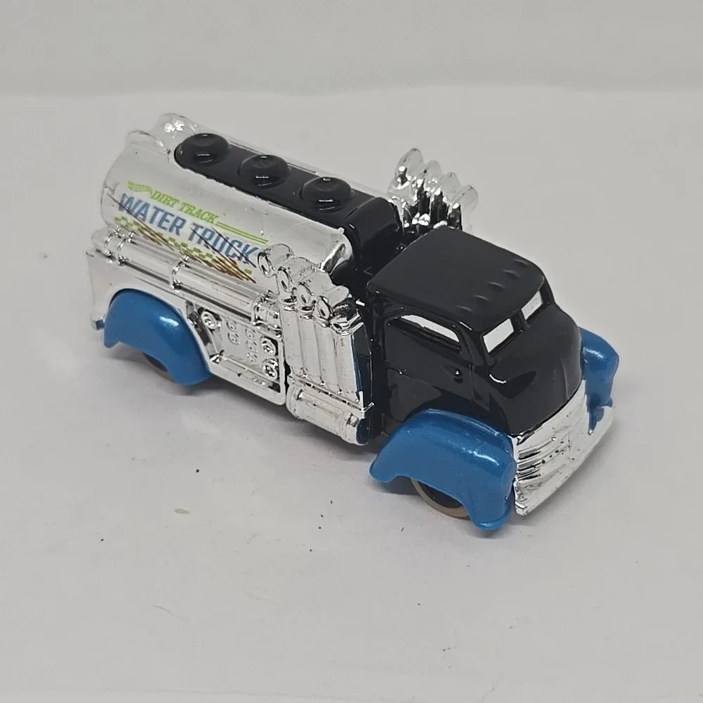 2018 Hot Wheels Fast Gassin Water Tanker Truck 1:64 Black Blue Chrome
